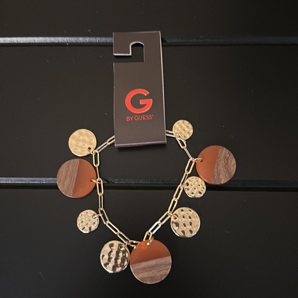 NWT Guess gold tone fashion paperclip bracelet - Picture 1 of 4